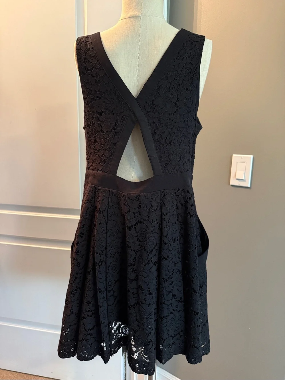 Free People Black Lace V-Neck Mini Dress Large Lined super adorable - Picture 3 of 6